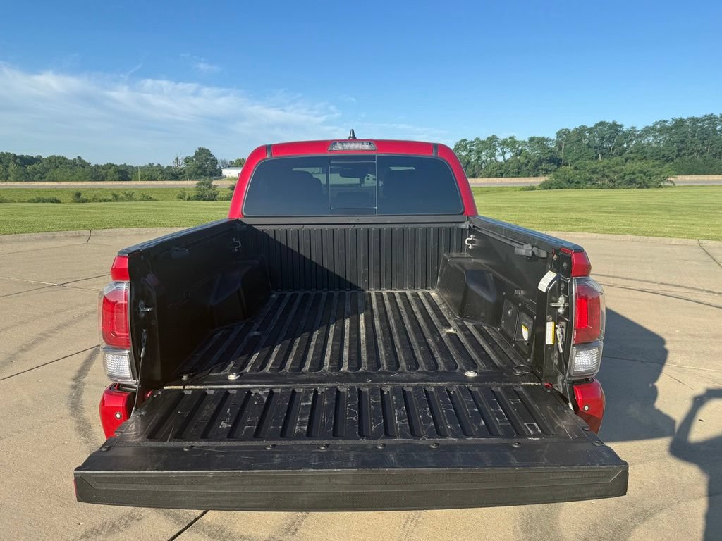 Used 2020 Toyota Tacoma TRD Off-Road w/ TRD Premium Off Road Package AWD/4WD image 5
