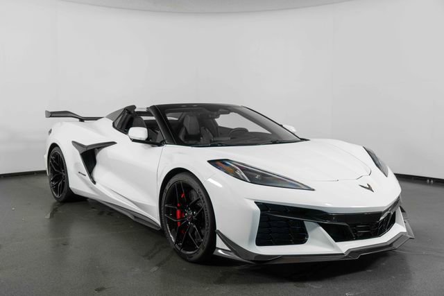 Used 2025 Chevrolet Corvette Z06 w/ Z07 Performance Package RWD image 2