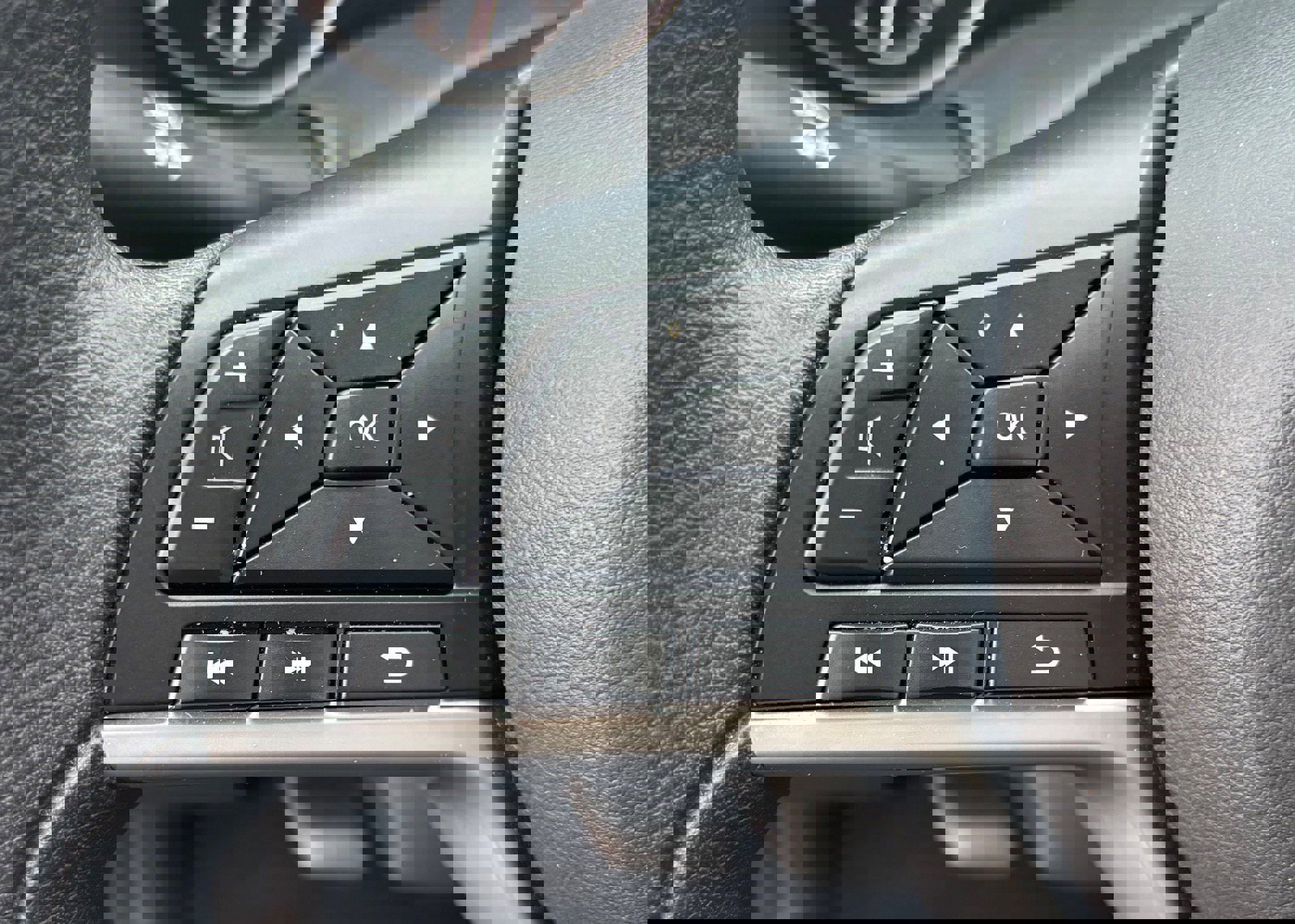 Used 2025 Nissan Altima 2.5 SV image 30