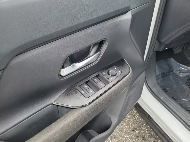 Used 2025 Nissan Kicks SV FWD image 15