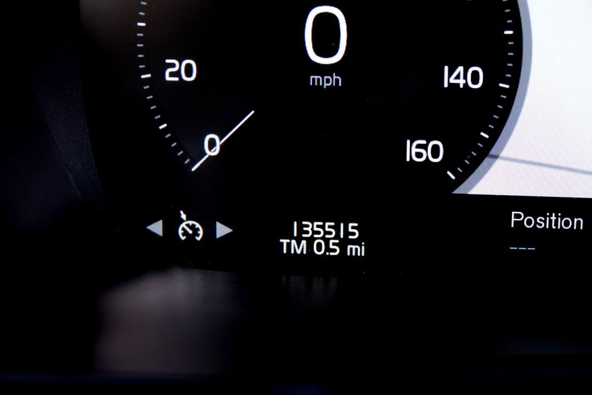 Used 2016 Volvo XC90 T6 Momentum w/ Momentum Plus Package AWD/4WD image 41