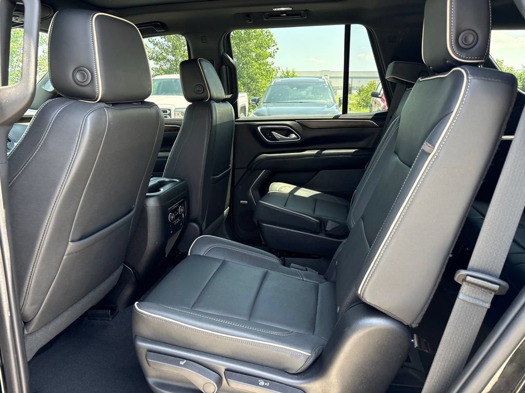 Used 2023 Chevrolet Tahoe Premier w/ Premium Package 2 AWD/4WD image 7