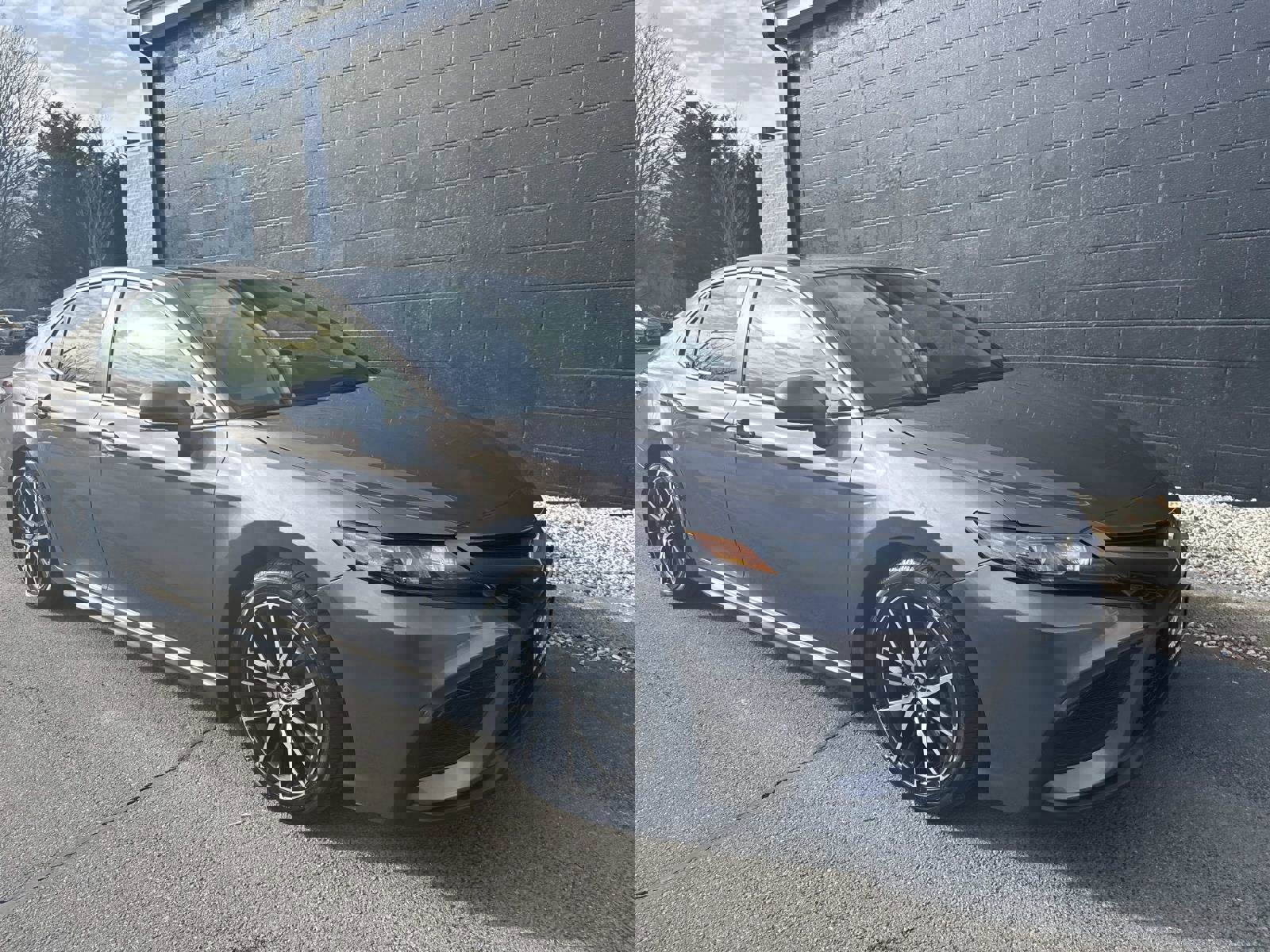 Used 2023 Toyota Camry SE w/ Cold Weather Package image 4