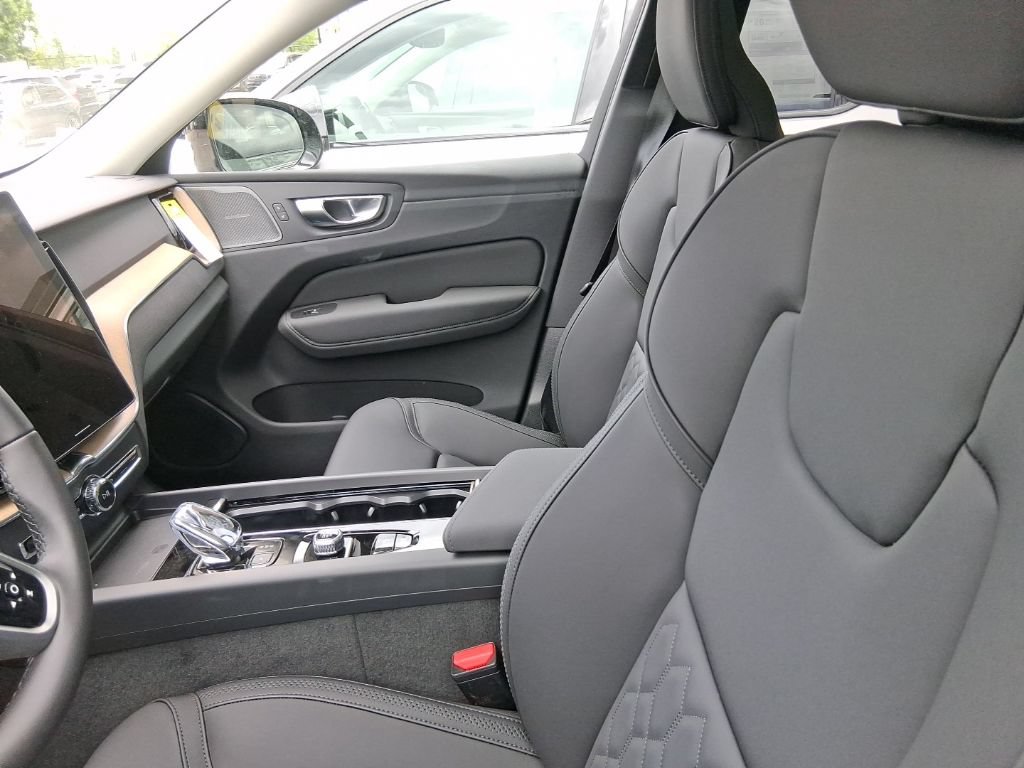 New 2026 Volvo XC60 B5 Plus w/ Climate Package AWD/4WD image 8