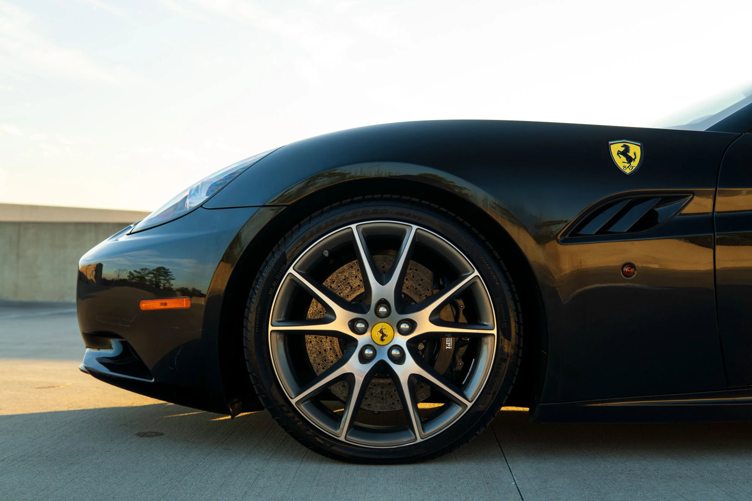 Used 2010 Ferrari California RWD image 27