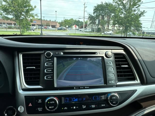 Used 2019 Toyota Highlander XLE AWD/4WD image 39