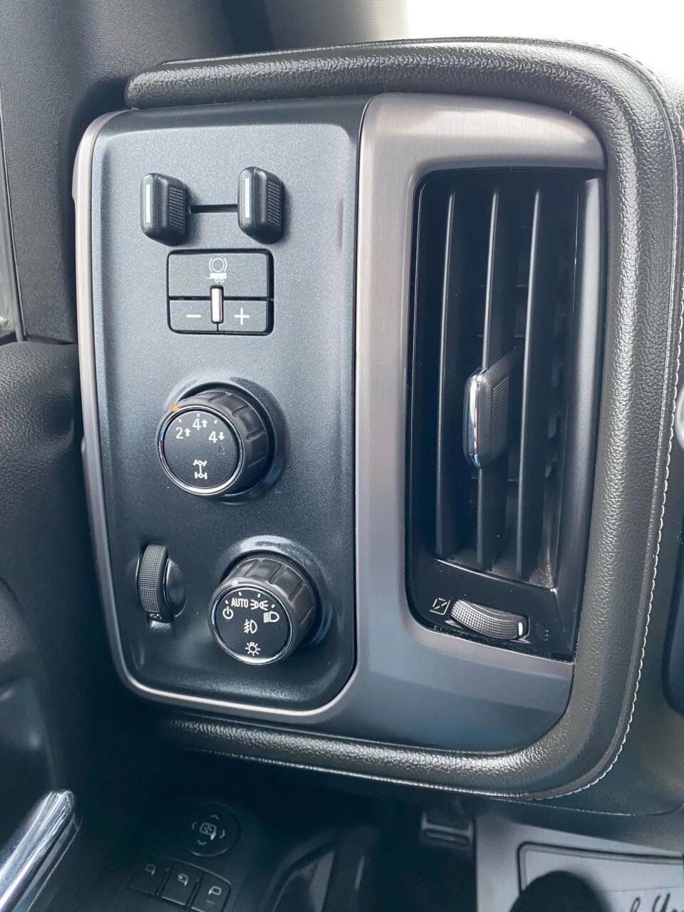 Used 2015 GMC Sierra 2500 SLE w/ All-Terrain HD Package image 15