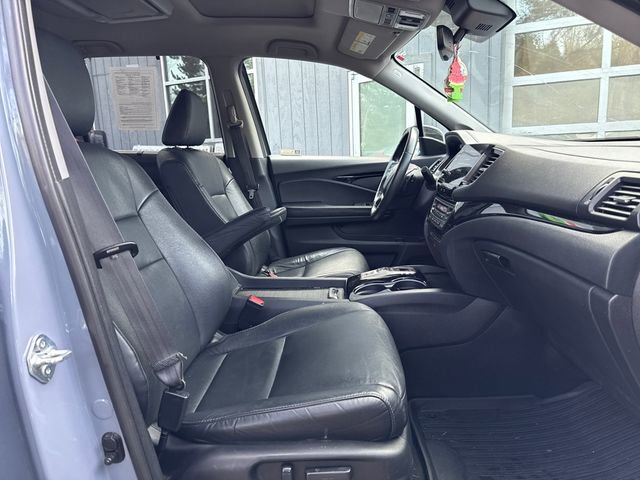 Used 2022 Honda Pilot Touring image 11