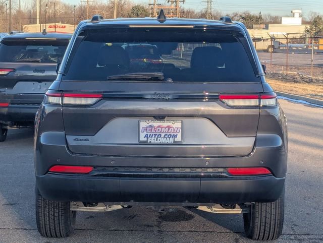 New 2025 Jeep Grand Cherokee Laredo image 4