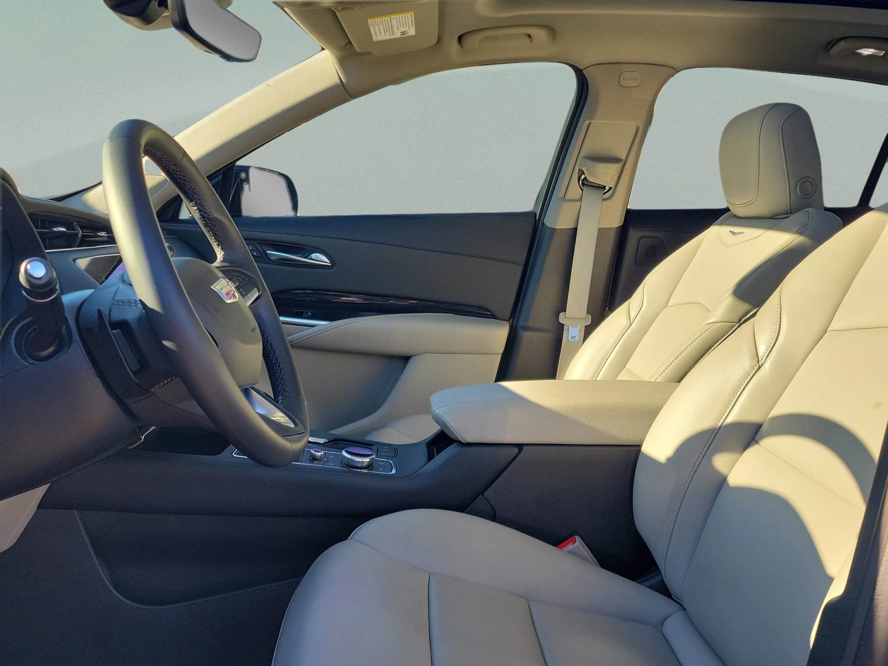 Used 2022 Cadillac XT4 Premium Luxury w/ Enhanced Visibility Package image 23