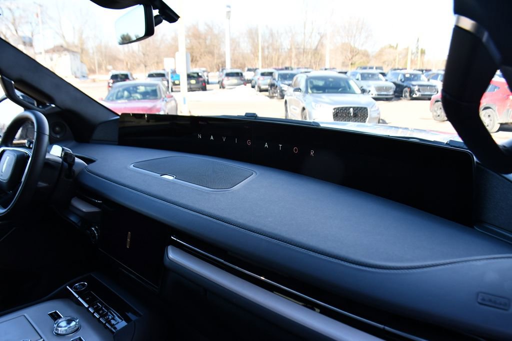 New 2026 Lincoln Navigator L Reserve w/ Jet Appearance Package image 15