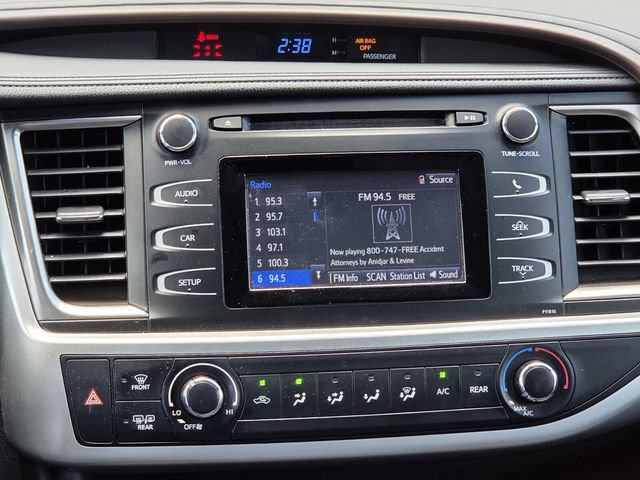 Used 2019 Toyota Highlander LE FWD image 13