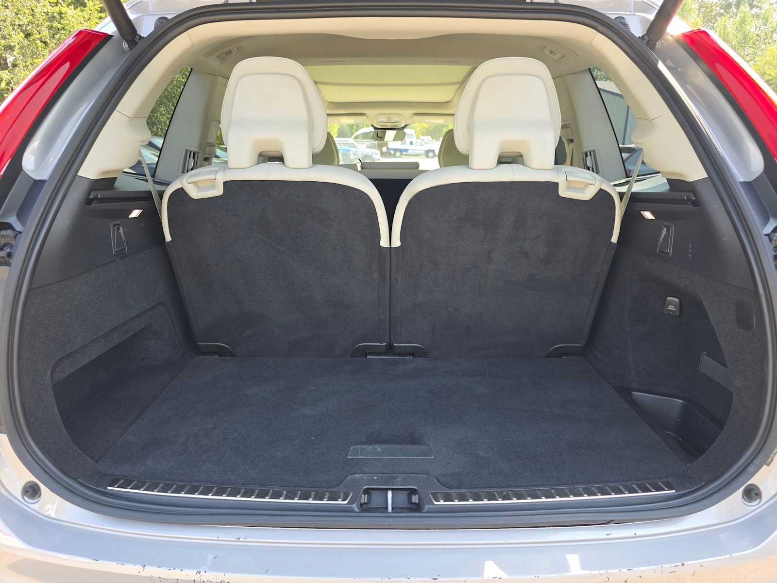 Certified 2023 Volvo XC90 T8 Plus AWD/4WD image 15