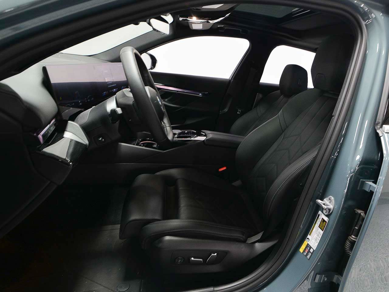 Certified 2025 BMW i5 eDrive40i w/ Premium Package image 7