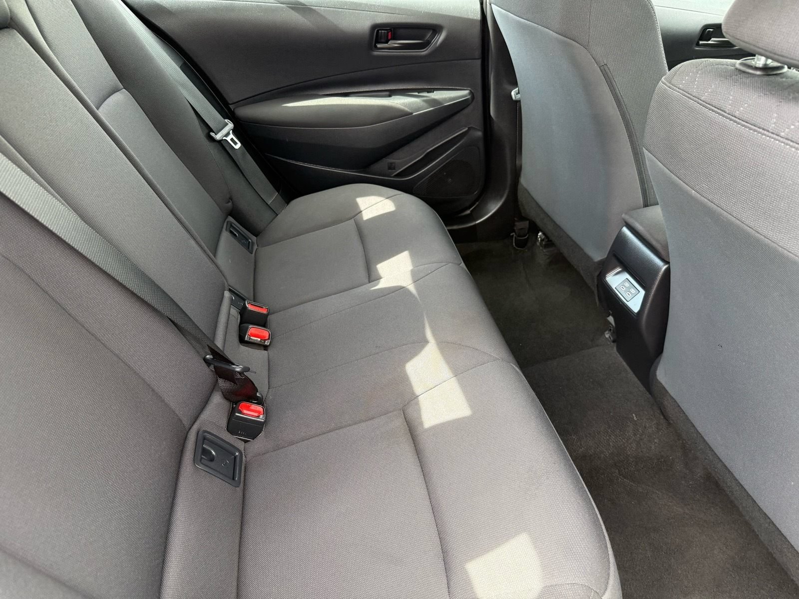 Used 2025 Toyota Corolla LE FWD image 28