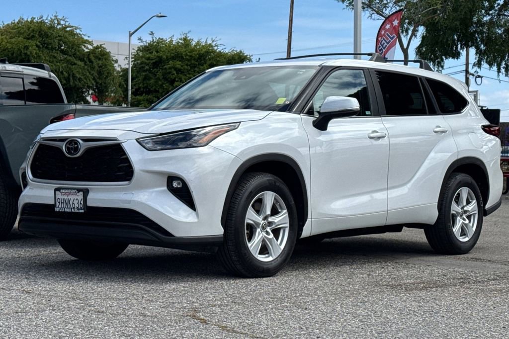 Used 2023 Toyota Highlander LE FWD image 7