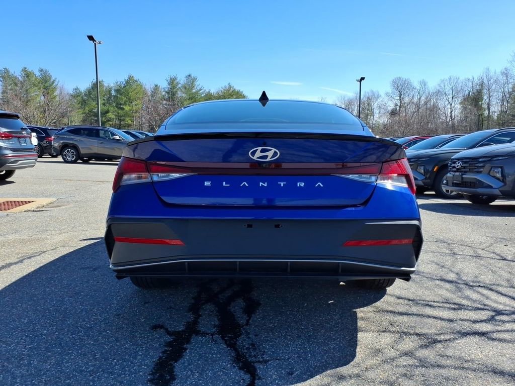 New 2025 Hyundai Elantra Sport image 4