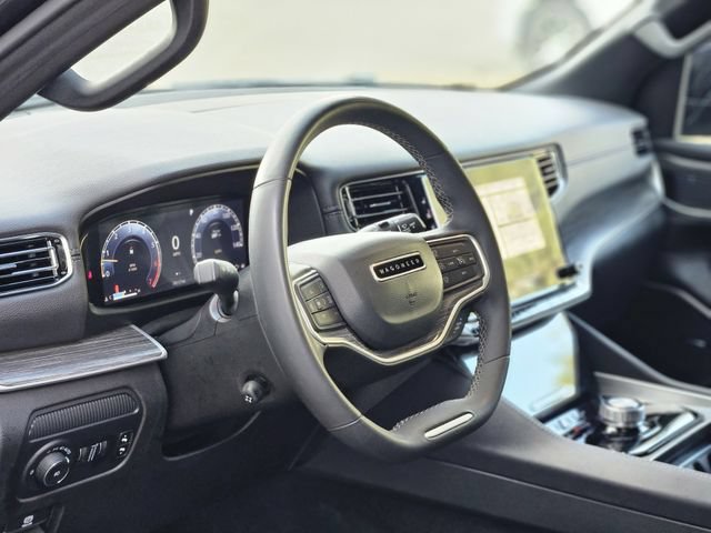 Used 2024 Jeep Wagoneer L Series II RWD image 12
