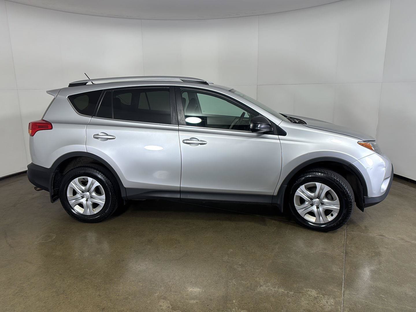 Used 2013 Toyota RAV4 LE AWD/4WD image 8