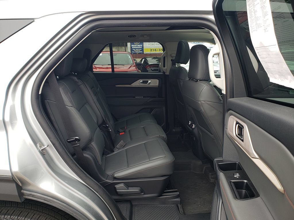 Used 2025 Ford Explorer Active w/ Active Comfort Package AWD/4WD image 17