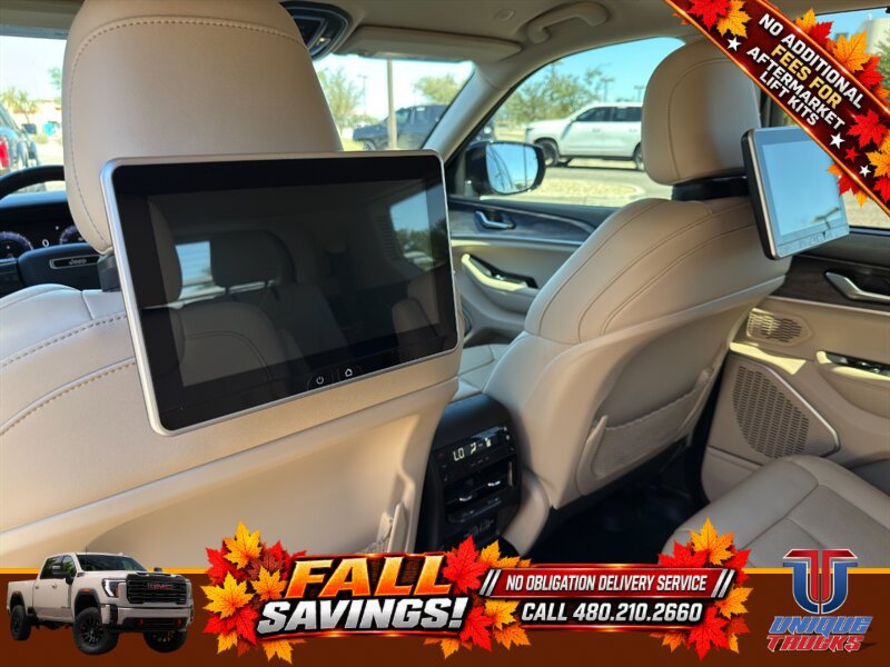 Used 2022 Jeep Grand Cherokee L Limited w/ Luxury Tech Group II AWD/4WD image 21