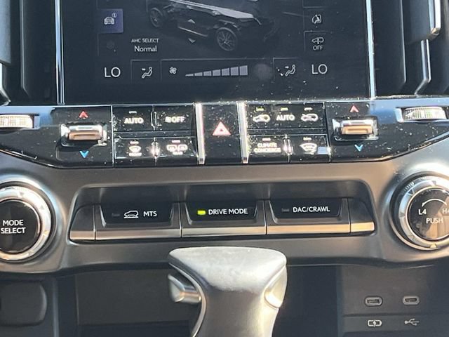 Used 2025 Lexus LX 600 4WD w/ Accessory Package (2T) image 15