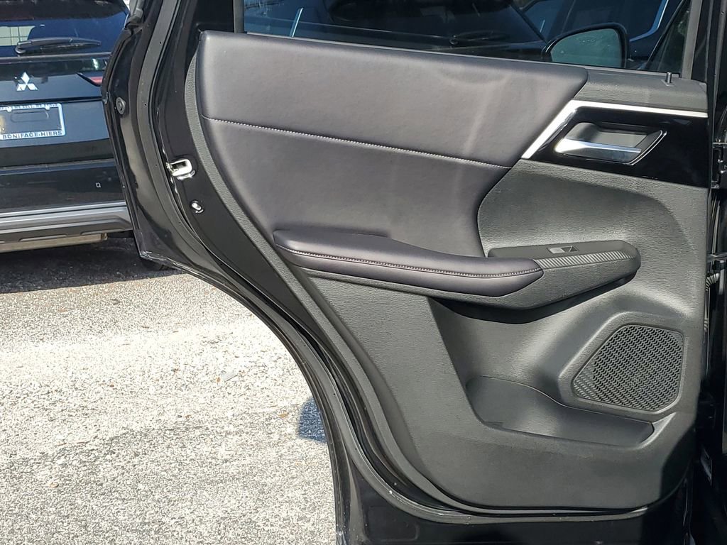 Used 2024 Mitsubishi Outlander SE Black Edition image 13