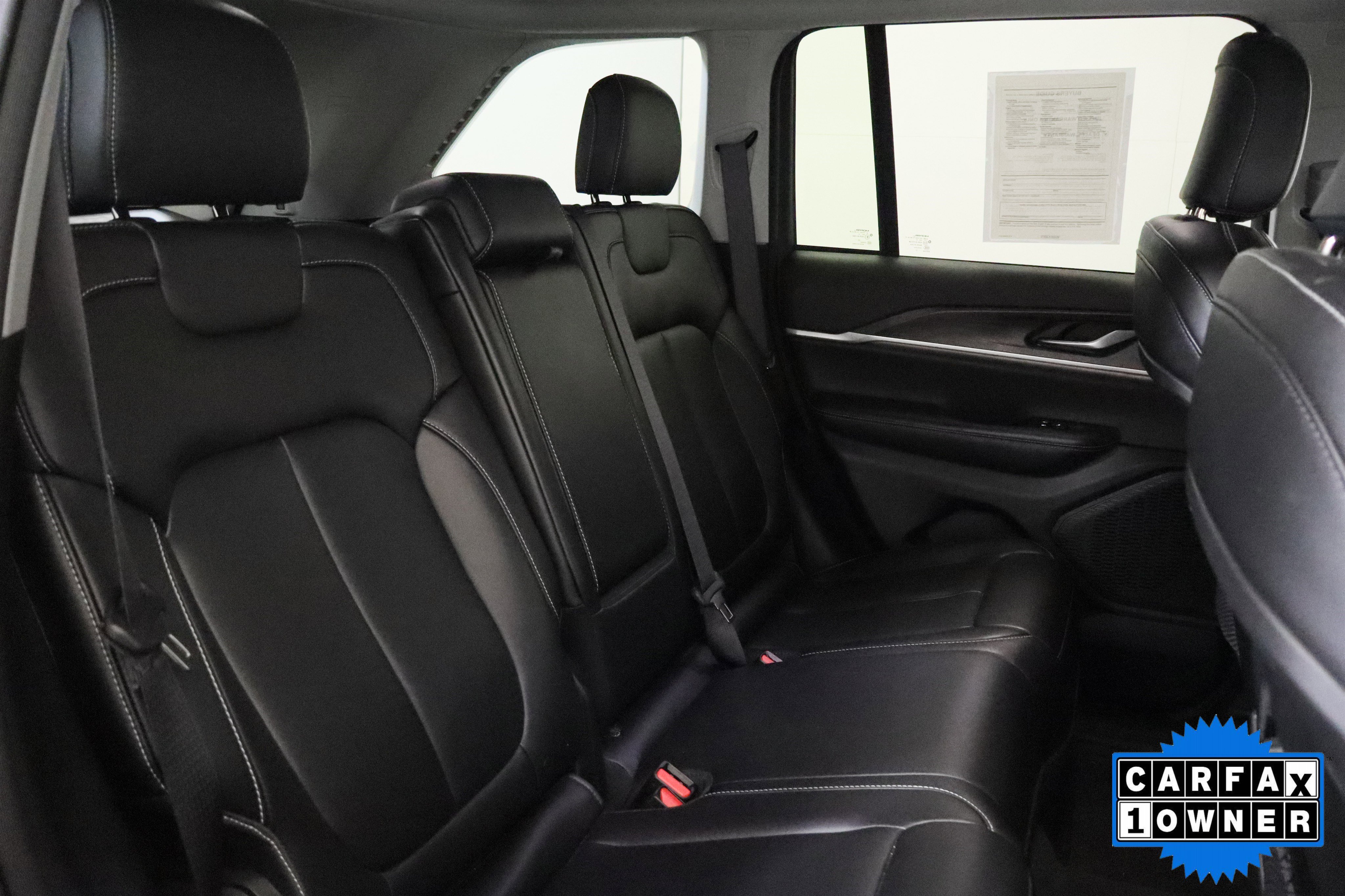 Used 2023 Jeep Grand Cherokee Limited w/ Black Appearance Package AWD/4WD image 21