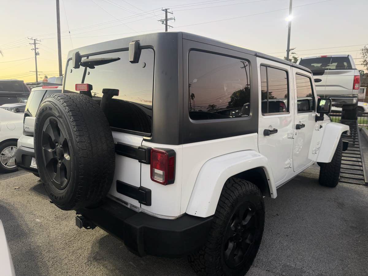 Used 2013 Jeep Wrangler Unlimited Sahara w/ Connectivity Group AWD/4WD image 3