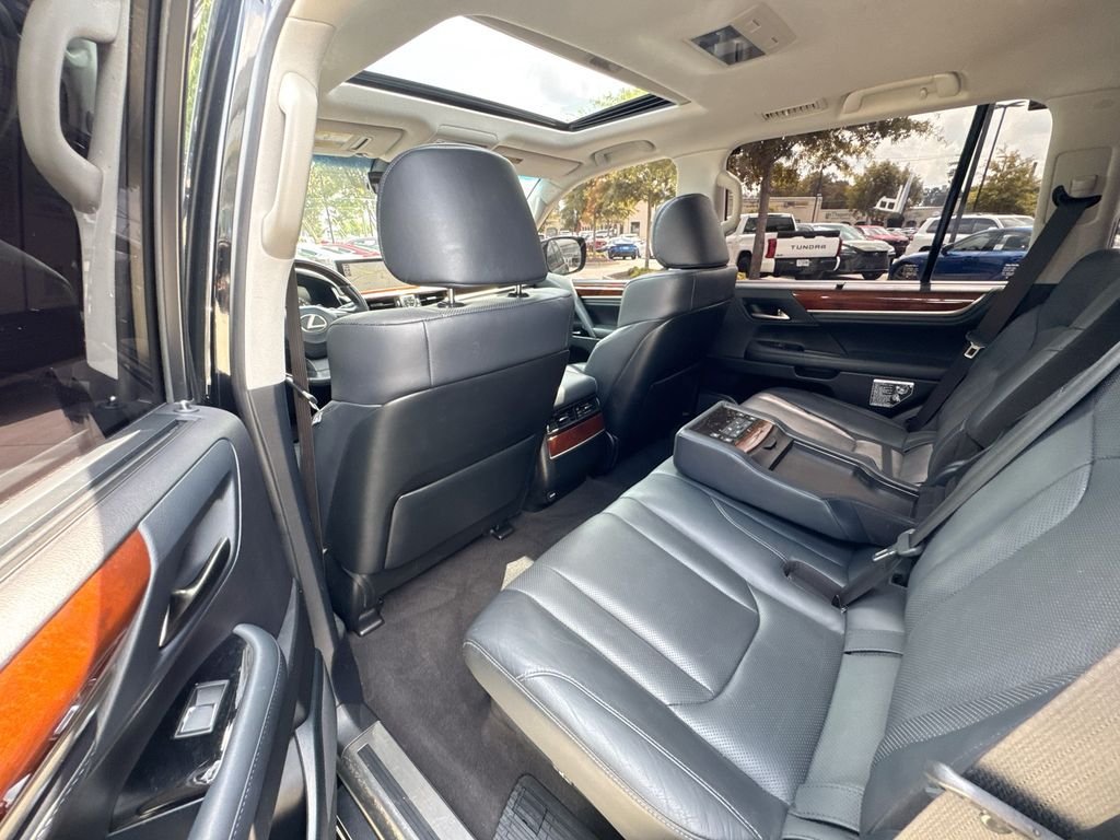 Used 2021 Lexus LX 570 4WD w/ Luxury Package image 31