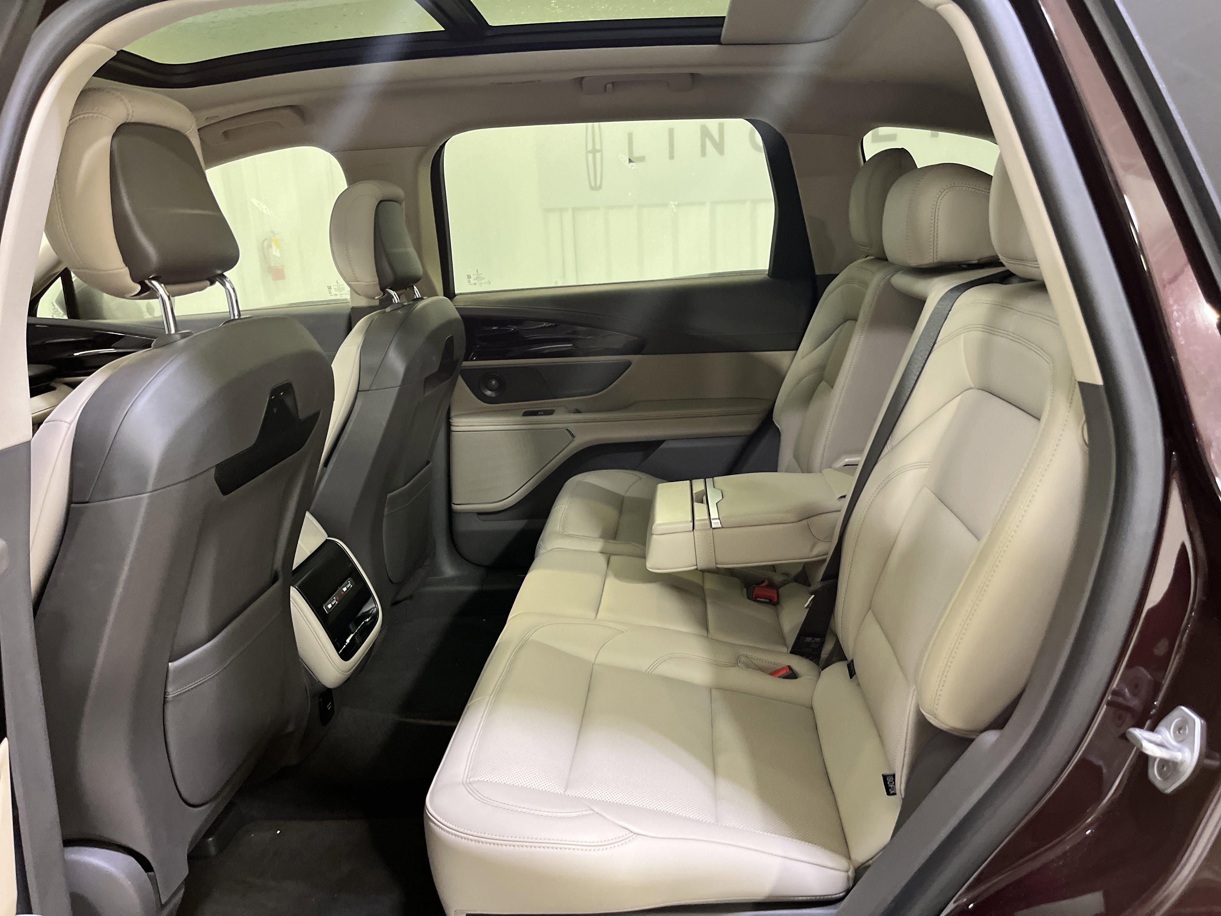 Used 2024 Lincoln Nautilus Premier w/ Equipment Group 102A image 9