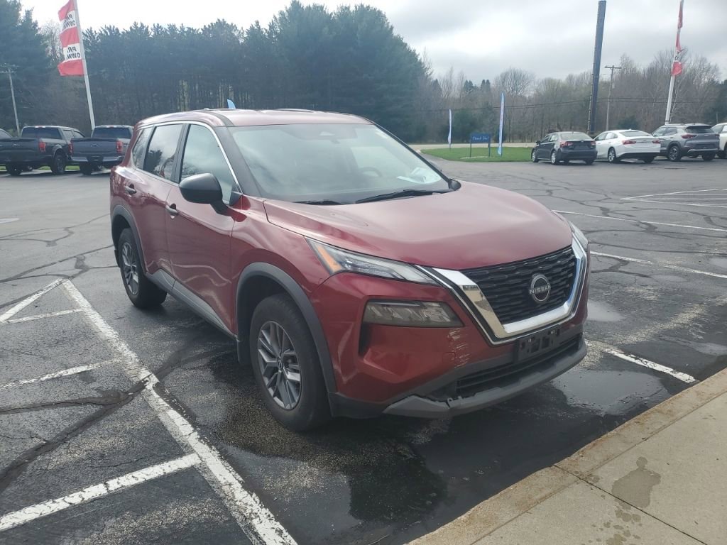 Used 2023 Nissan Rogue S image 2