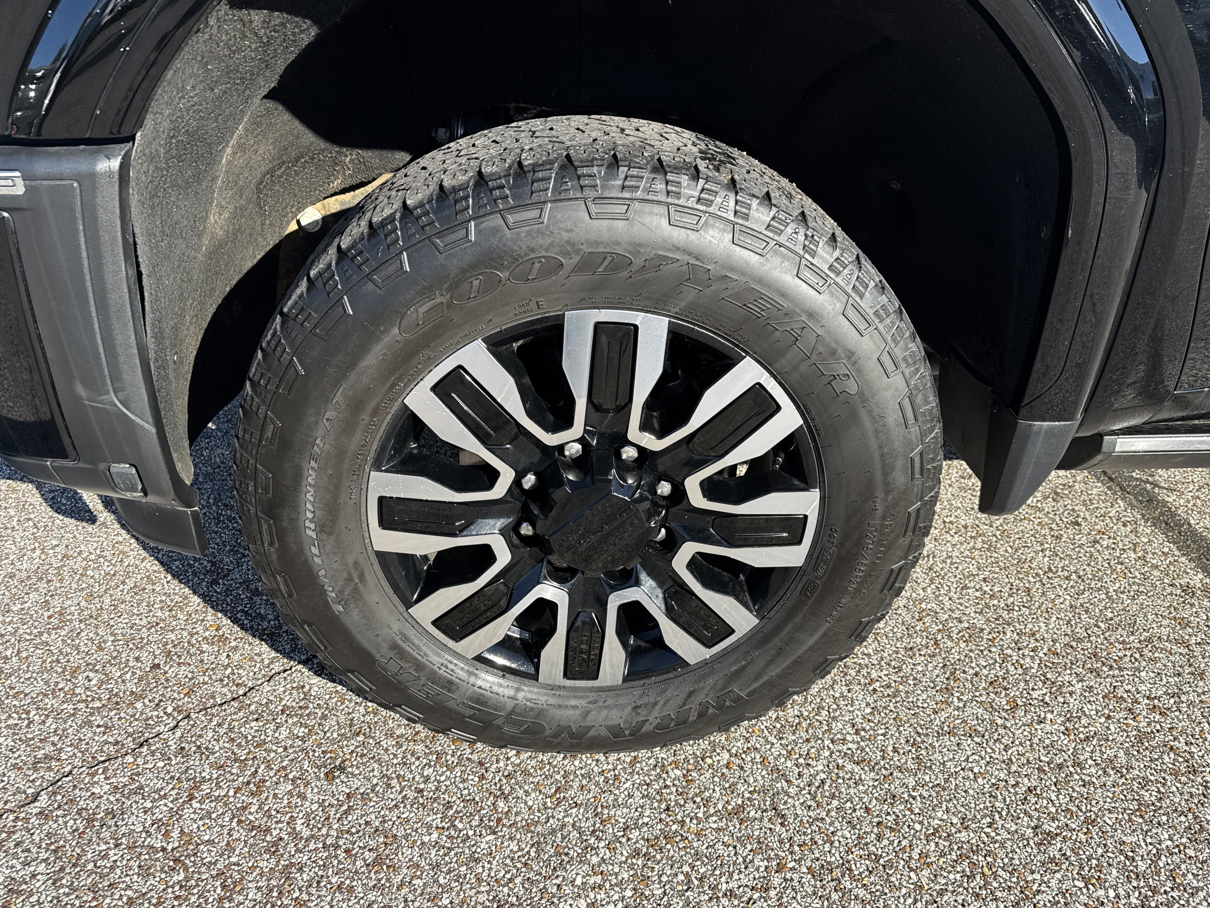 Used 2024 GMC Sierra 2500 Denali Ultimate image 9