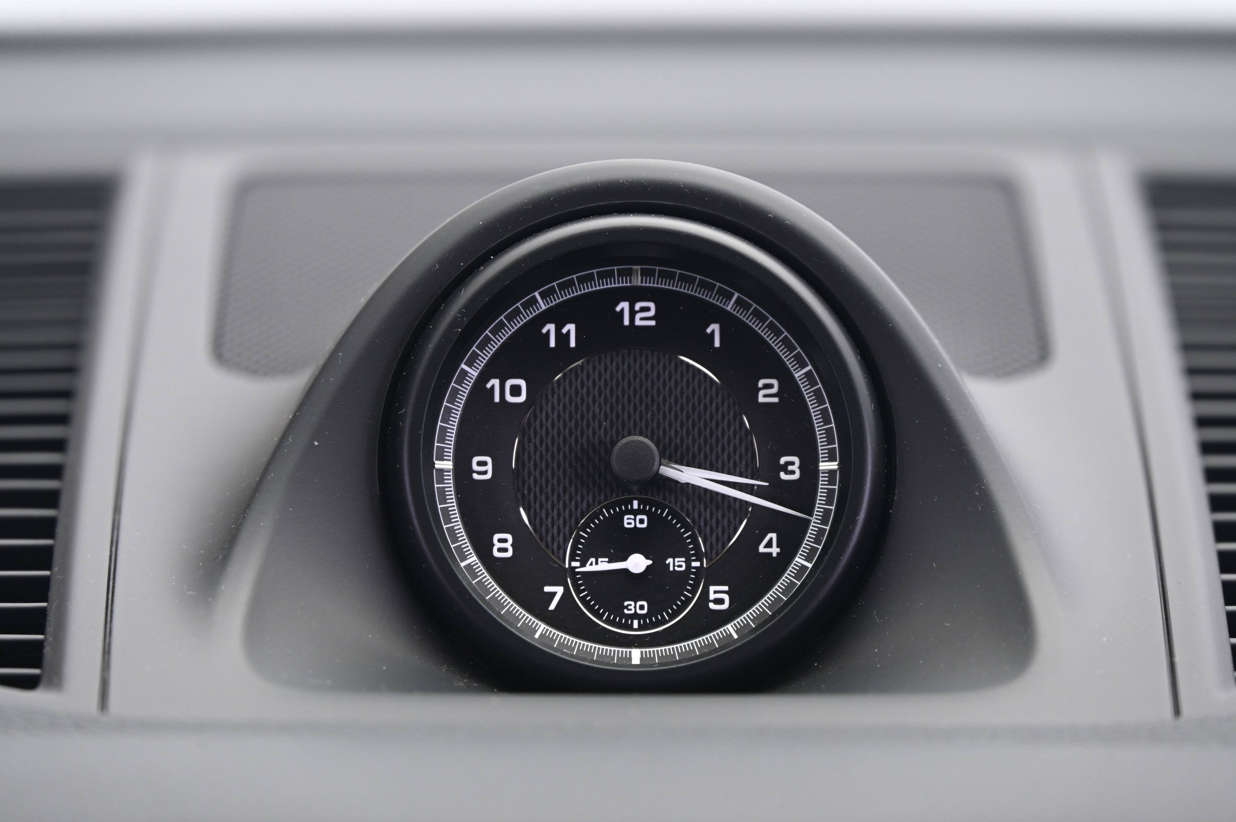 Certified 2025 Porsche Macan image 32