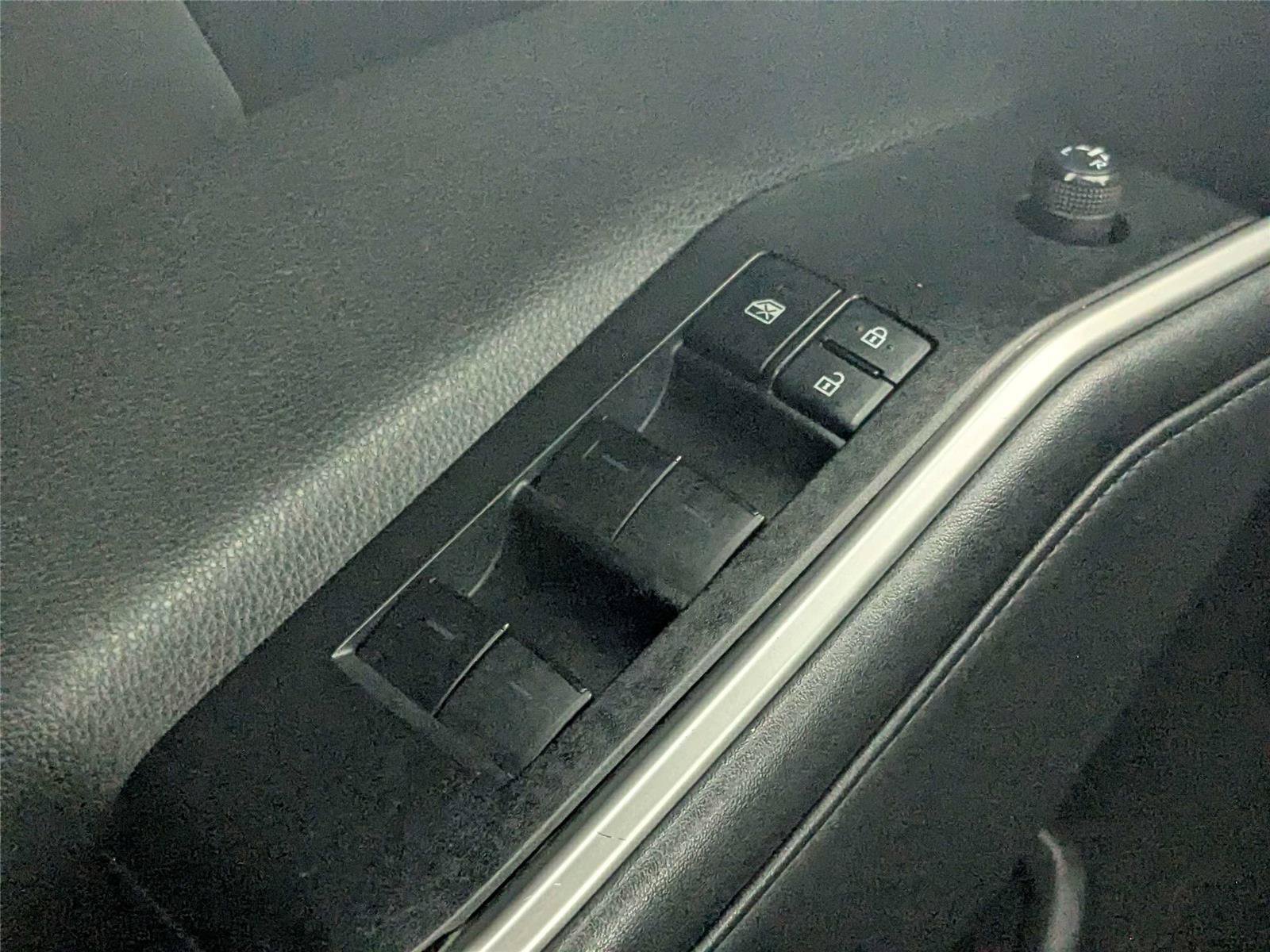 Used 2021 Toyota Highlander XLE FWD image 15