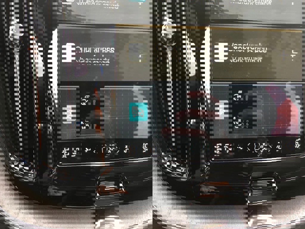 Used 2025 Volvo XC60 T8 Plus w/ Protection Package Premier image 26