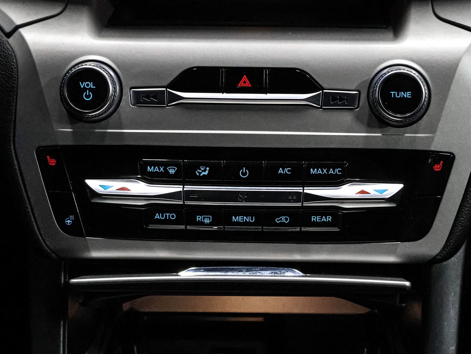 Certified 2023 Ford Explorer XLT w/ Equipment Group 202A image 28