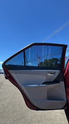 Used 2017 Toyota Camry XLE FWD image 13
