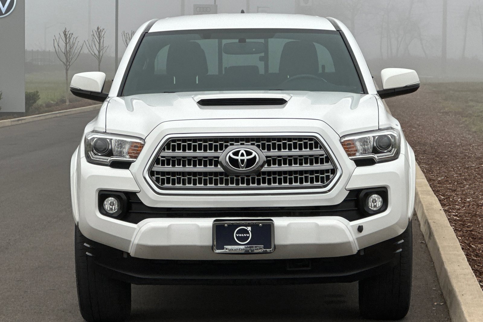 Used 2016 Toyota Tacoma TRD Sport image 8