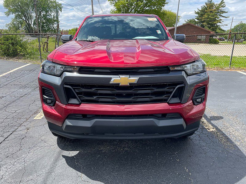 Used 2023 Chevrolet Colorado LT w/ LT Convenience Package II AWD/4WD image 2