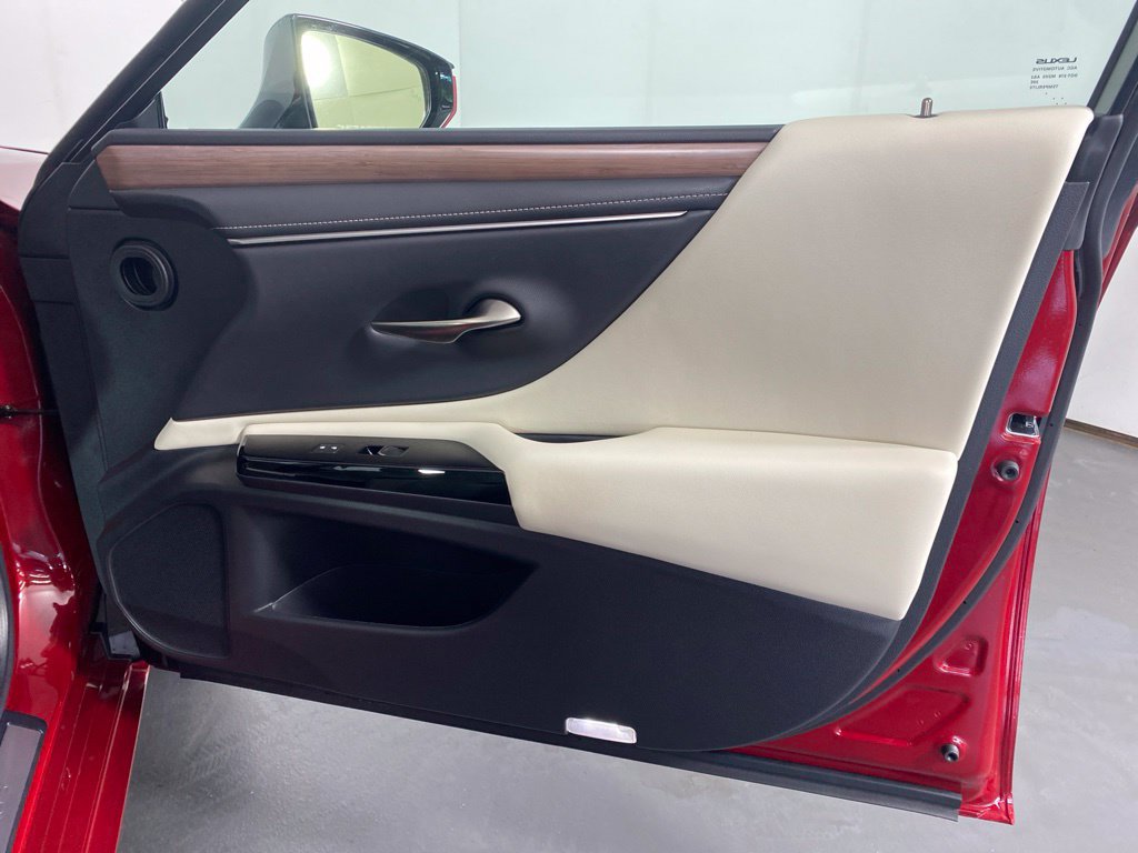 Certified 2024 Lexus ES 300h w/ Premium Package FWD image 32