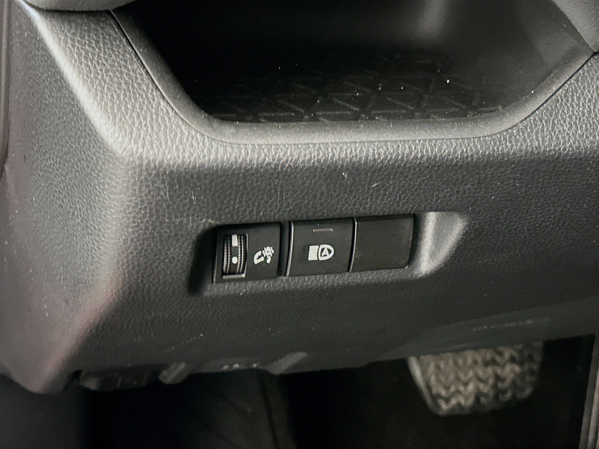 Used 2024 Toyota RAV4 LE image 17