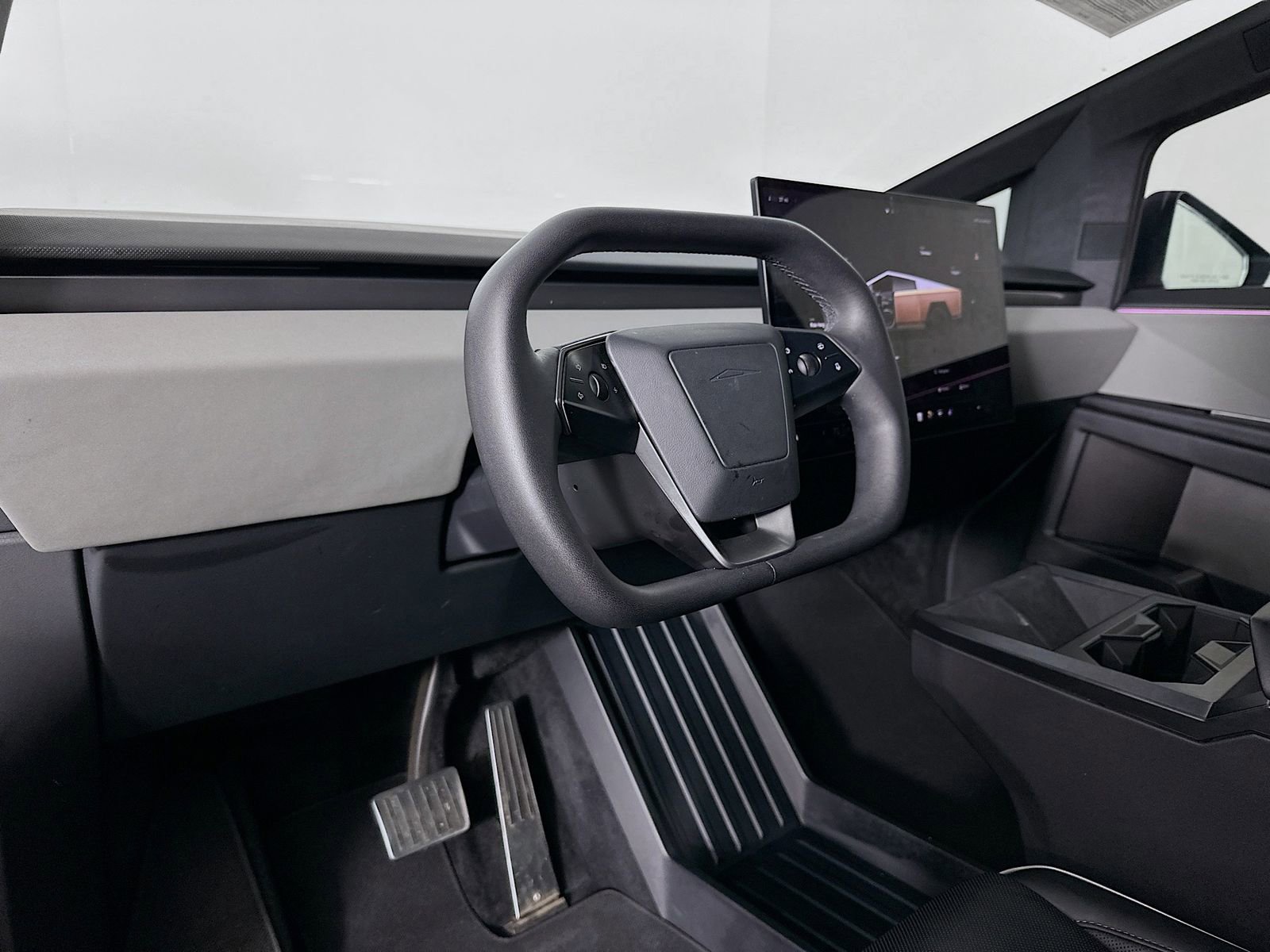 Used 2024 Tesla Cybertruck AWD Crew Cab image 10