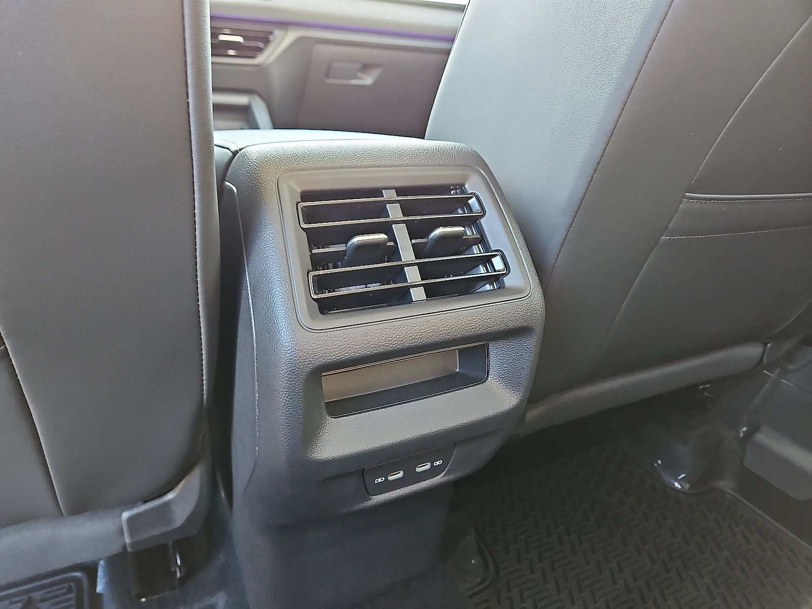 New 2026 Volkswagen Tiguan SE image 9