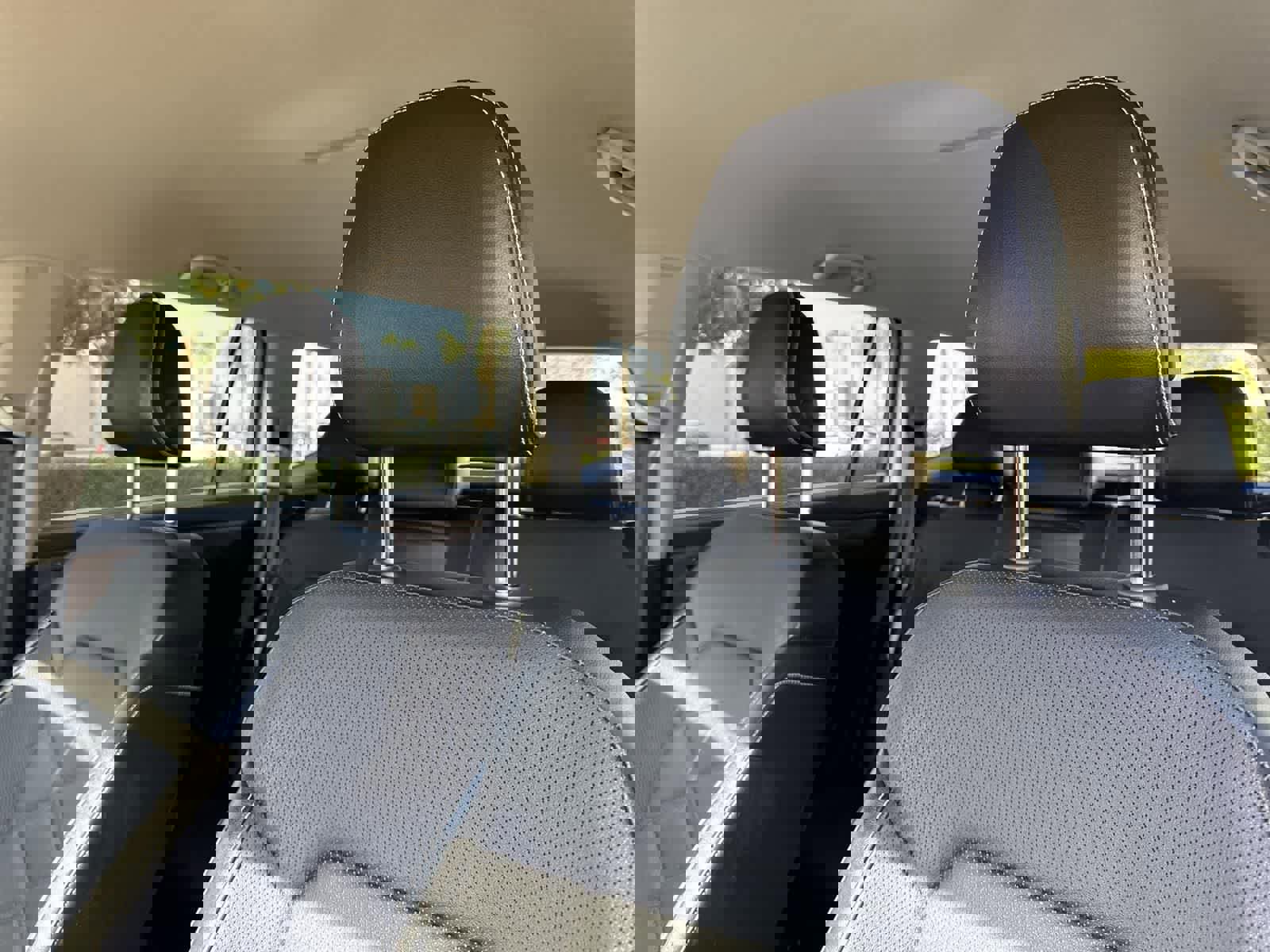 Used 2025 Volkswagen Atlas SE image 24