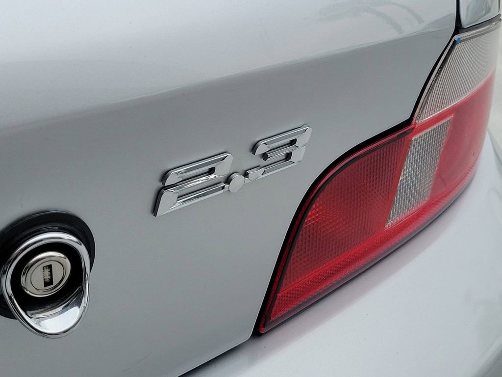 Used 2000 BMW Z3 2.5i RWD image 13