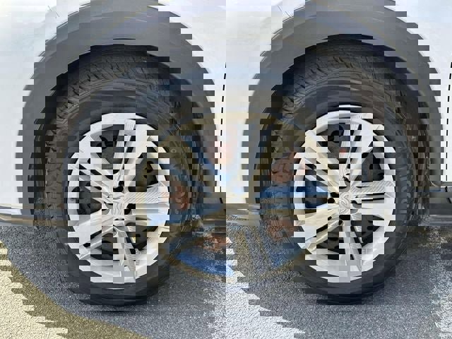 Certified 2021 Nissan Kicks S image 9