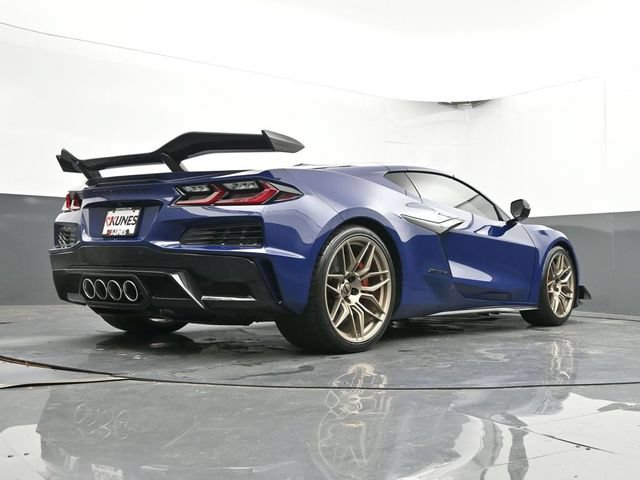Used 2025 Chevrolet Corvette Z06 w/ Z07 Performance Package RWD image 35