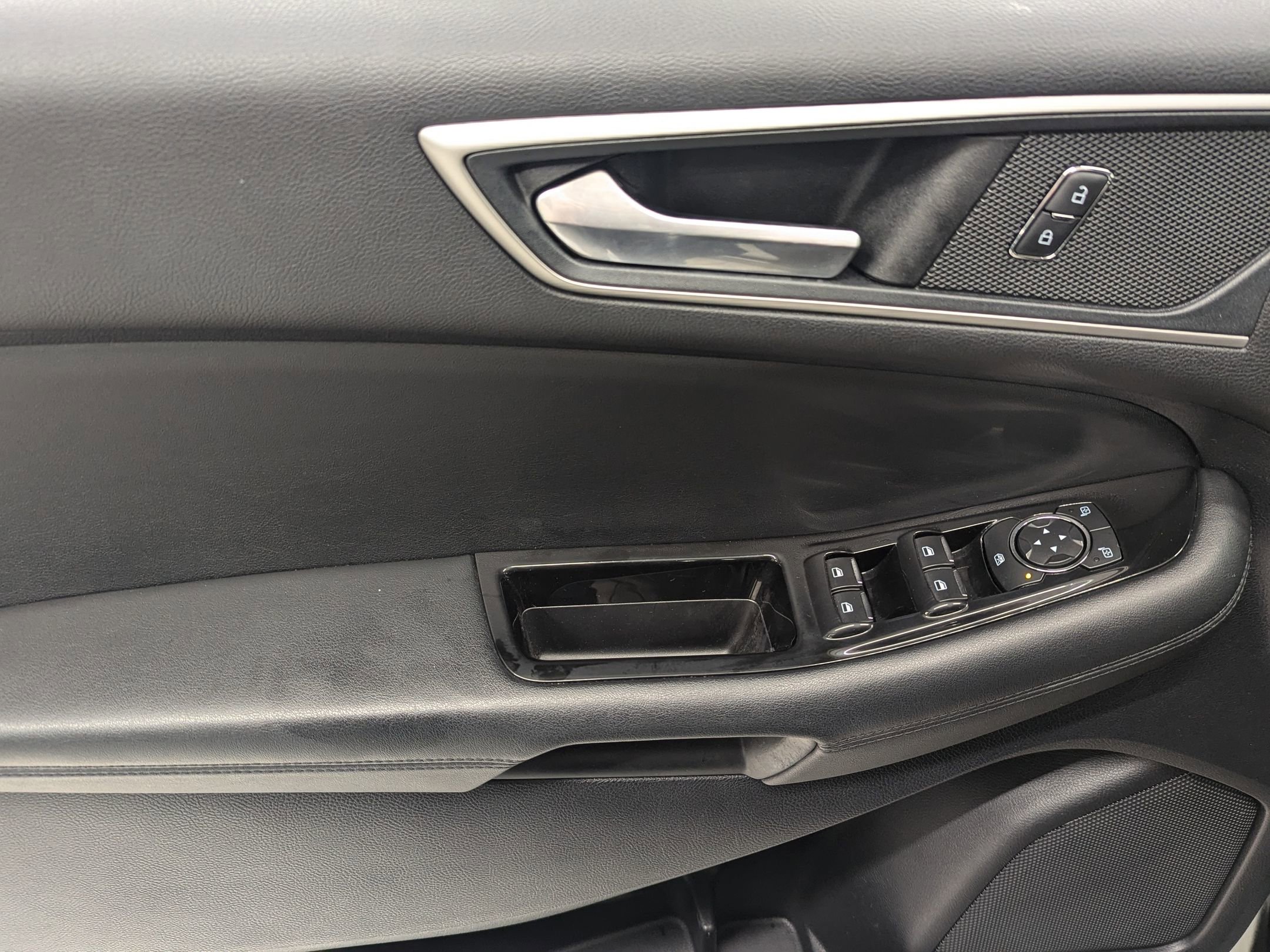 Used 2019 Ford Edge SEL w/ Equipment Group 201A image 10