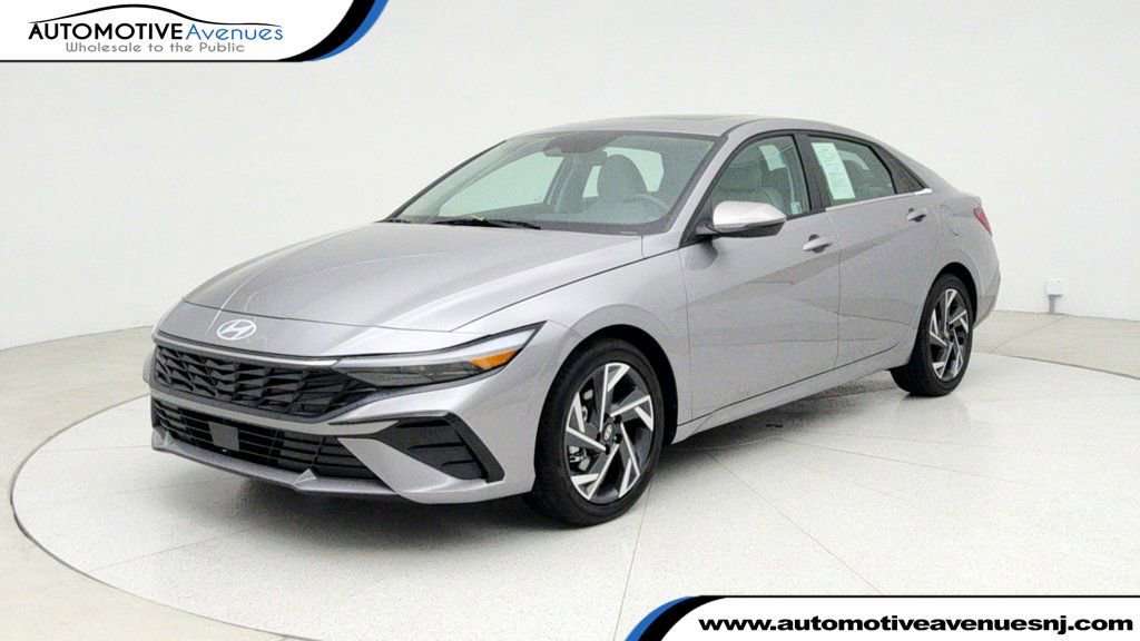 Used 2025 Hyundai Elantra Limited